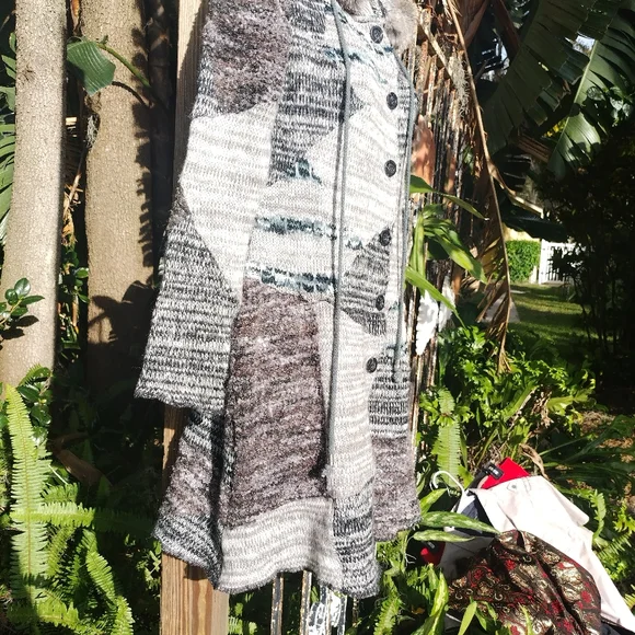 Gorgeous sweater jacket with fur trim small - Picture 6 of 10